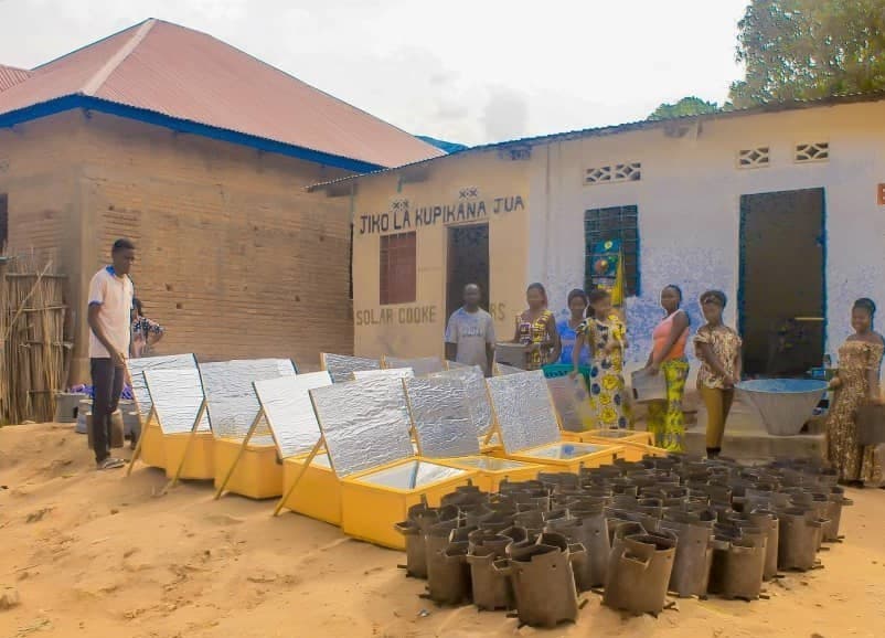Box solar cooker and Agwa stove